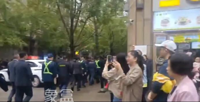 梅溪湖合能璞丽小区更换物业！业主夹道欢迎！
