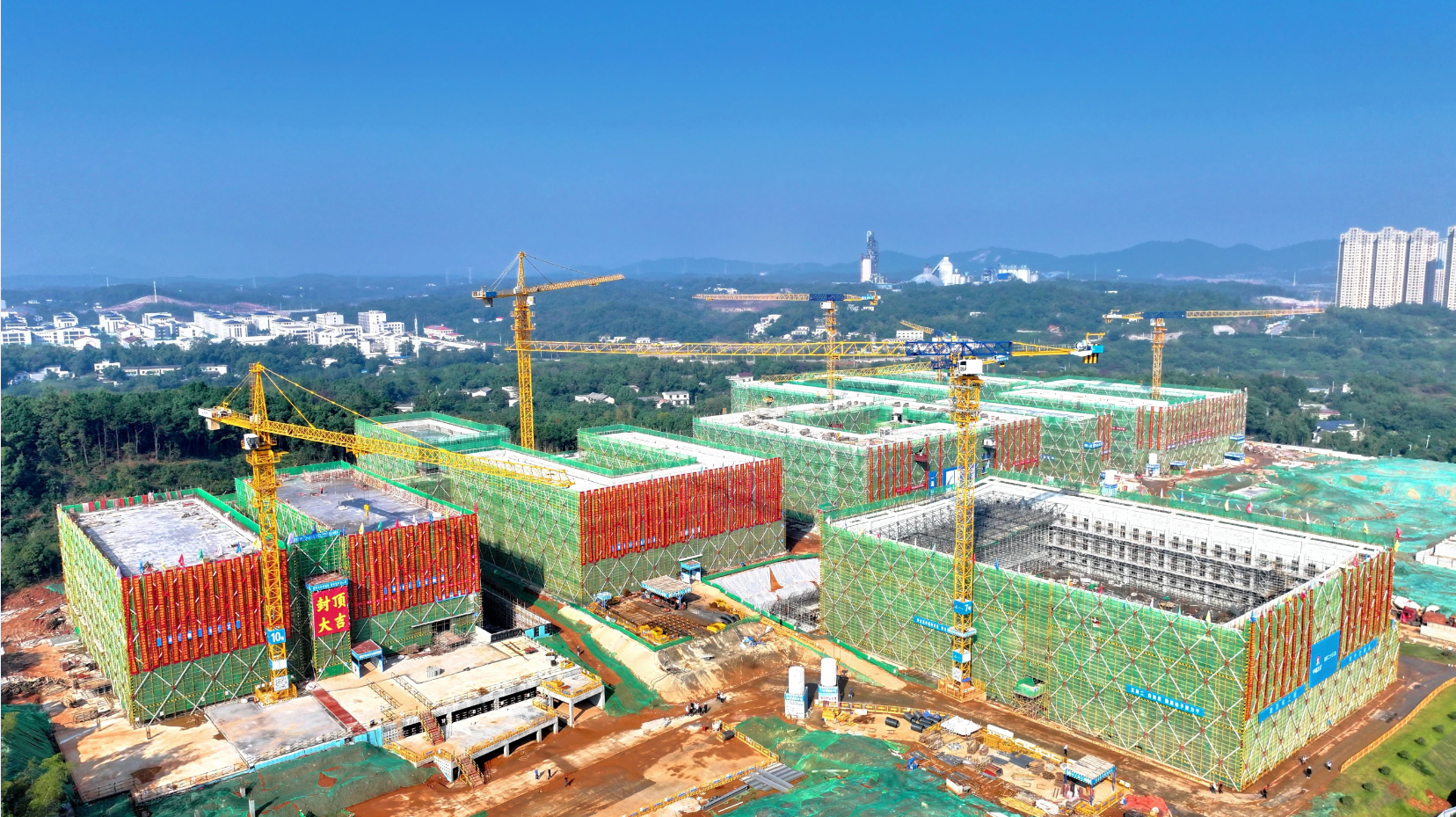10月31日長沙市一中湘江科學城校區(qū)封頂，一校兩址，預計2025年9月開學！