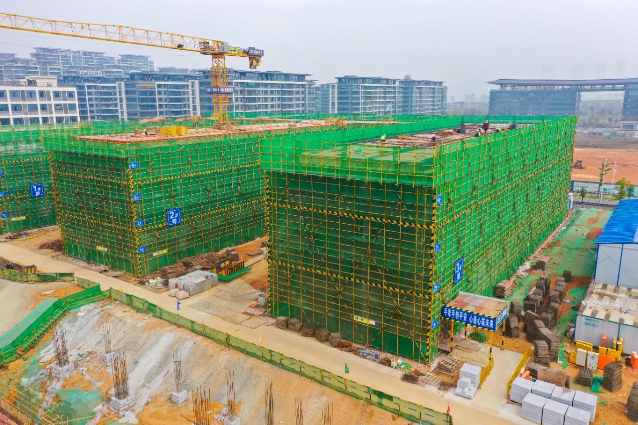 長沙大同銀星小學(xué)即將封頂，嘉臣道配建9年制完小，預(yù)計(jì)2025年投入使用！