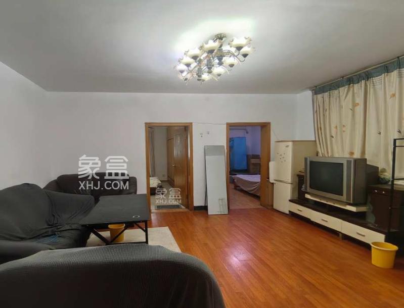 12月24日长沙租房急租：红星商圈旁三室大户型，2200每月性价高