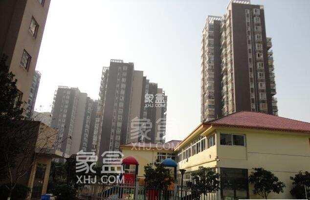 1月6日长沙租房急租:万家丽北路三室精装,正地铁口租价低 1月6日长沙租房急租:万家丽北路三室精装,正地铁口租价低