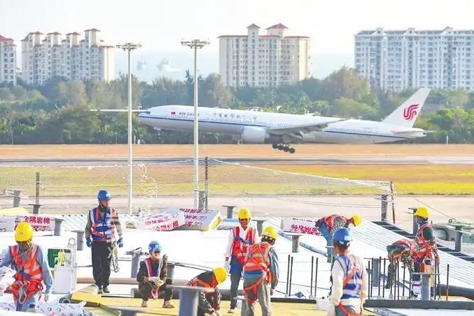 三亚凤凰国际机场三期改扩建项目：抓紧施工争取早日扩容‌