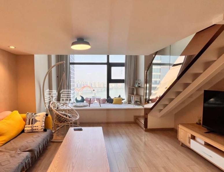 2月14日長(zhǎng)沙租房急租：觀沙嶺豪裝loft，正地鐵+絕美江景