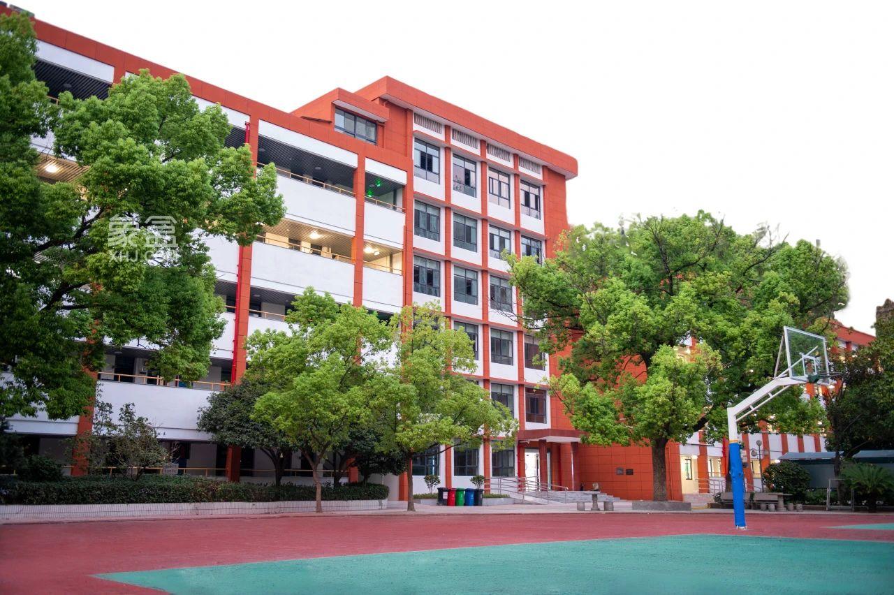 2月21日長沙市一中初級中學(xué)、長沙市一中附屬小學(xué)正式揭牌！