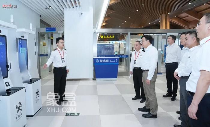 冯飞调研三亚封关运作项目建设和冲刺一季度“开门红”工作