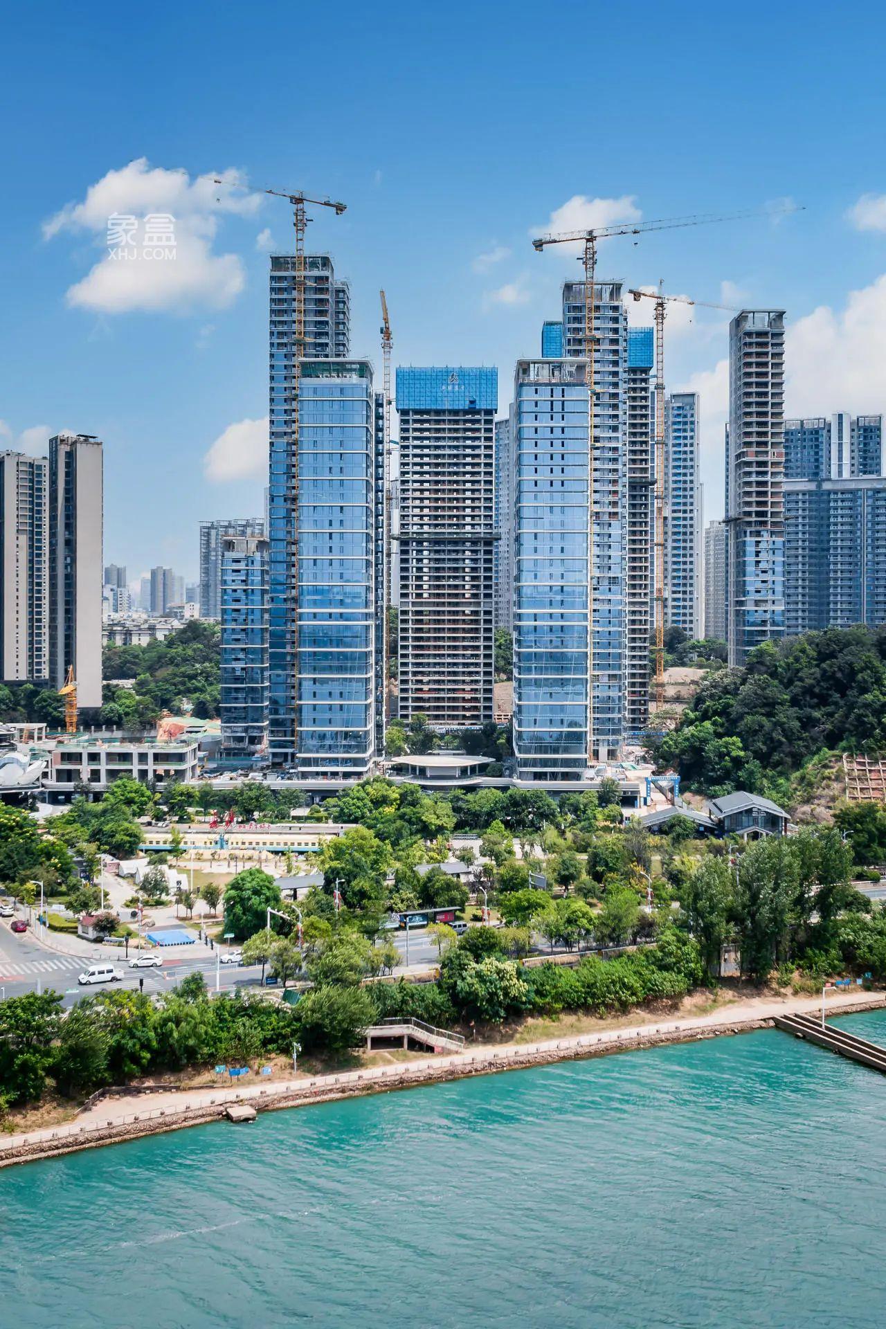 绿城凤起麓鸣3栋楼尊即将加推，天心滨江建面220-285㎡江景大平层热销！