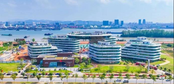 科技集团总部落户大泽湖海归小镇！150米超高层写字楼！