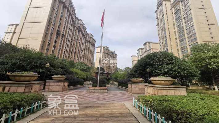 6月20日长沙特价租房：桂花坪带阳台精装小户型，省府片区+正地铁口