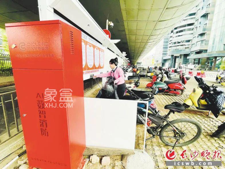 4月1日长沙首个电动车AI数智充电棚在湘江世纪城启用，AI拒绝“带病”充电！