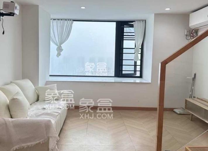 4月9日长沙租房急租：万家丽全新精装loft，地铁口正商圈生活便