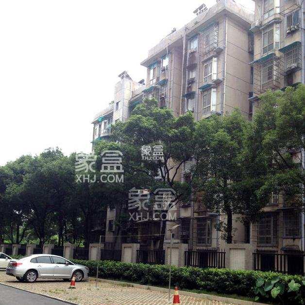 4月11日長沙租房急租：白沙路精裝loft，近市區(qū)正地鐵性價高