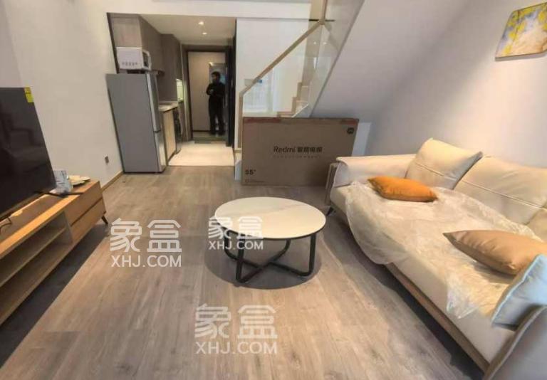 4月17日长沙租房急租：雨花亭时尚loft，正地铁环商圈性价高
