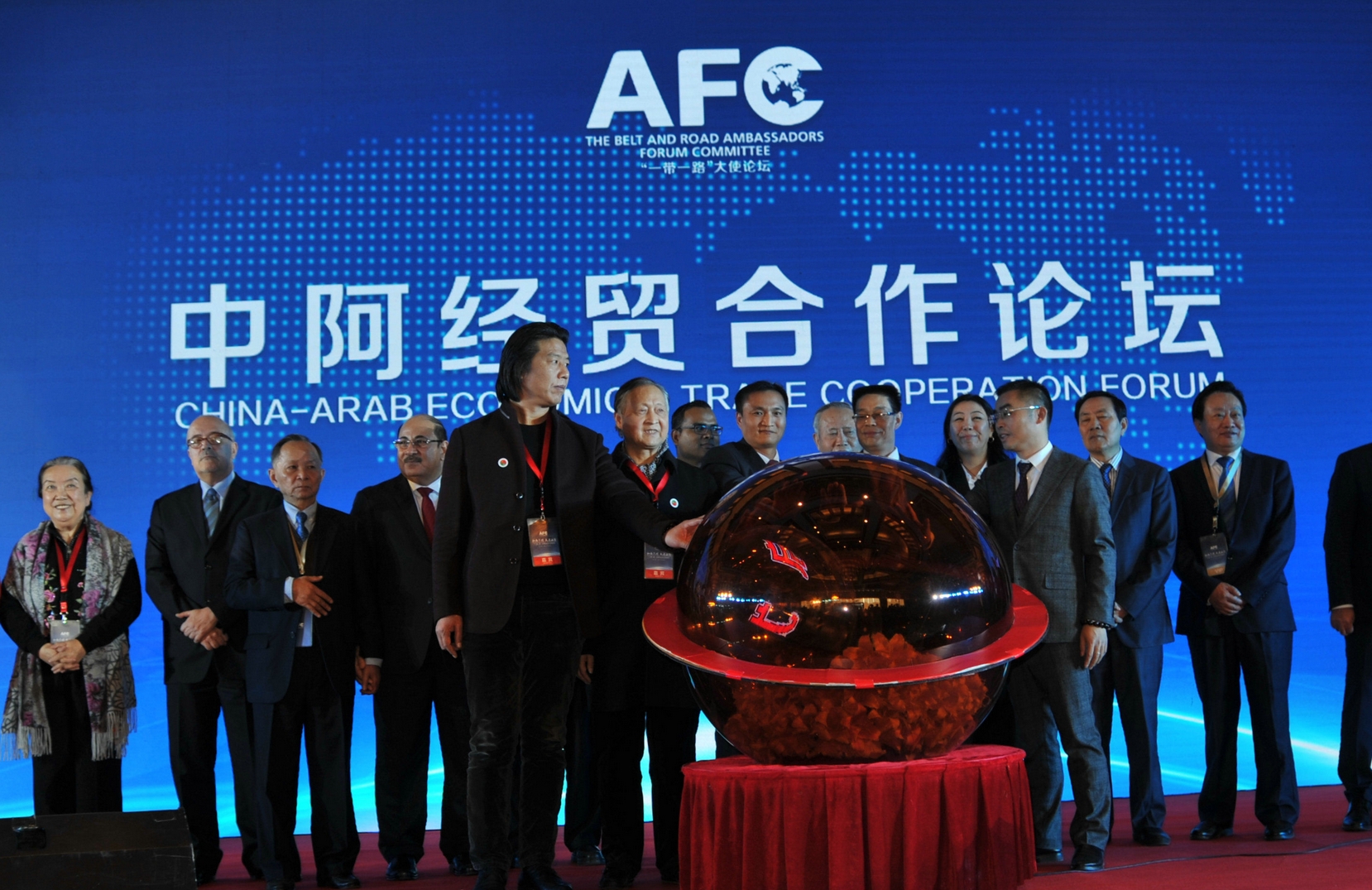 三亚向阿拉伯世界递出“自贸港名片”:中阿经贸合作开启新窗口——中阿企业家大会三亚投资恳谈会擘画共赢蓝图 三亚向阿拉伯世界递出“自贸港名片”:中阿经贸合作开启新窗口——中阿企业家大会三亚投资恳谈会擘画共赢蓝图