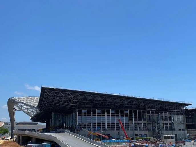 海南自贸港建设全速推进:五一施工热潮折射发展新动能 海南自贸港建设全速推进:五一施工热潮折射发展新动能