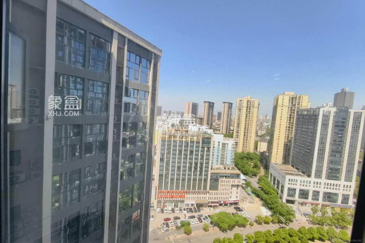 5月13日长沙租房急租：紧邻洋湖精装三室大户型，配套环境品质顶配
