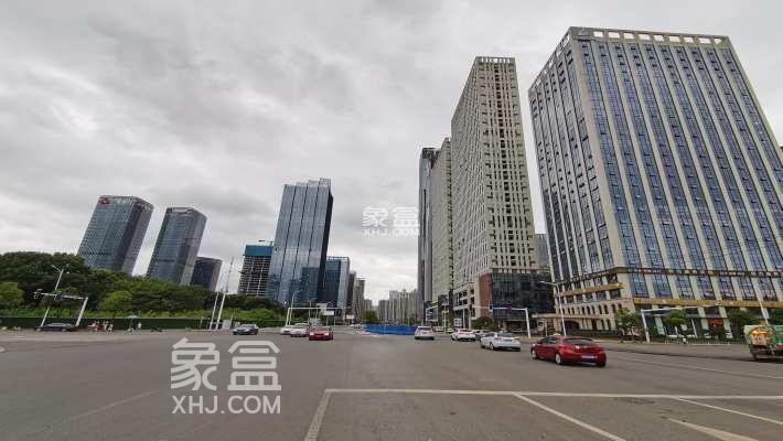 5月15日长沙租房急租：滨江新城超高层精装loft，地铁口月租1900