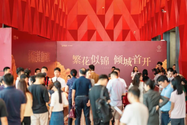 5月18日绿城锦海棠首开去化91%销售额5亿,市府建面132-168㎡零公摊双书包房热销! 5月18日绿城锦海棠首开去化91%销售额5亿,市府建面132-168㎡零公摊双书包房热销!