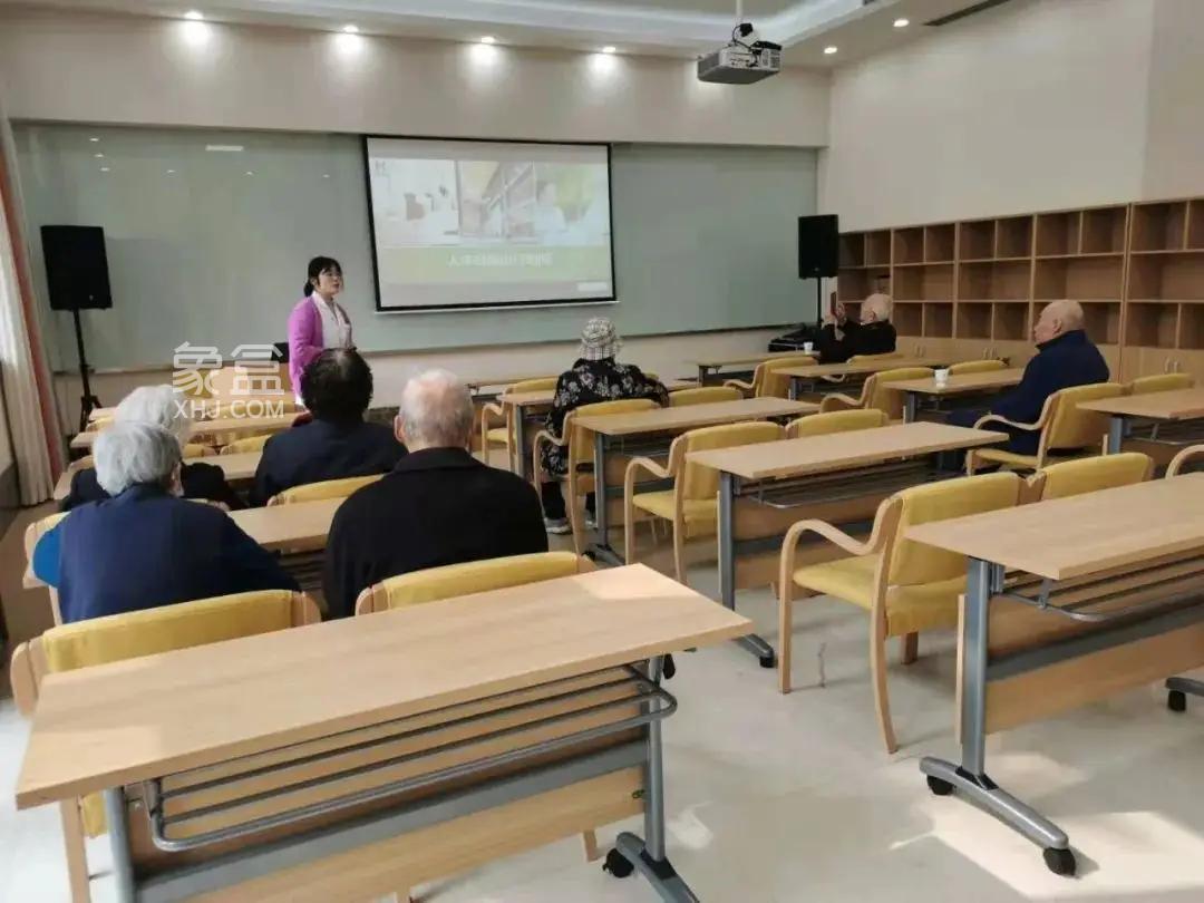 城市更新计划中提出，因地制宜配建和完善社区养老、托育等公共服务设施