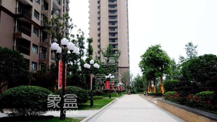 5月27日长沙租房急租：友谊路三室带阳台大户型，湘江边大视野低租价