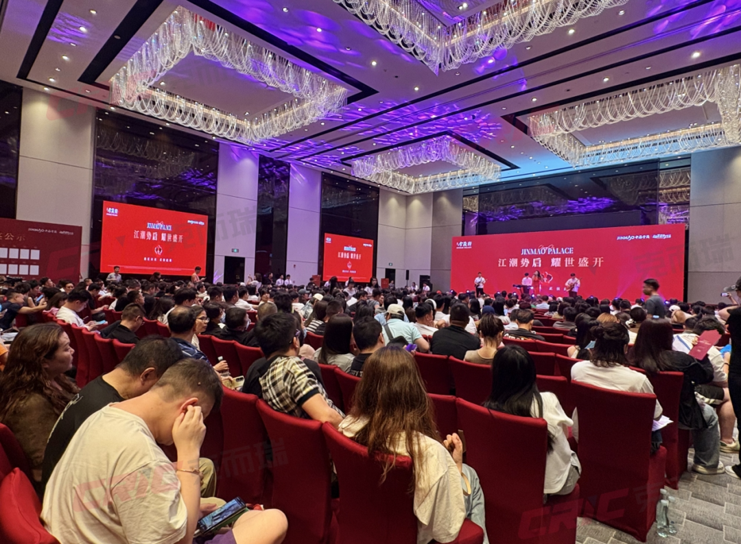购房者抢房~开发商抢地!“长沙楼市”热闹起来啦! 购房者抢房~开发商抢地!“长沙楼市”热闹起来啦!