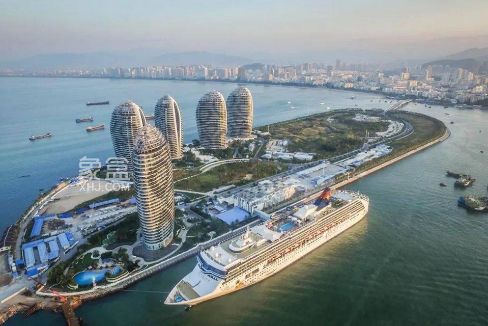 三亚CBD五周年：30秒通关的游艇港里，藏着自贸港千亿级财富密码