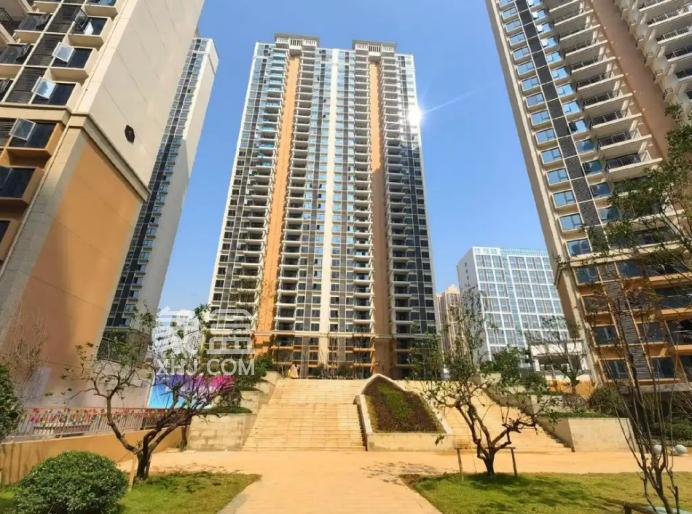 长沙高铁板块最便宜的次新房：伊景园滨河苑，一线临河、配套育新二小！