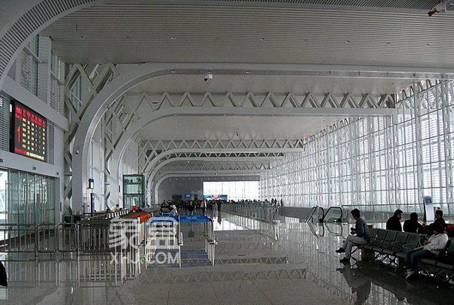 立体缝合城市空间：丁村更新打造海口东站"无缝枢纽"