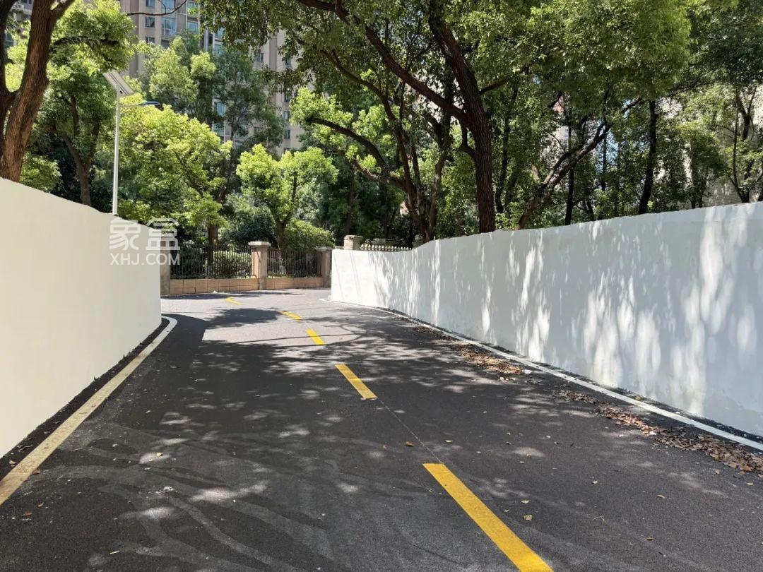 长沙树木岭保利大都汇上光路人行通道拉通，大树底下的幸福小路！