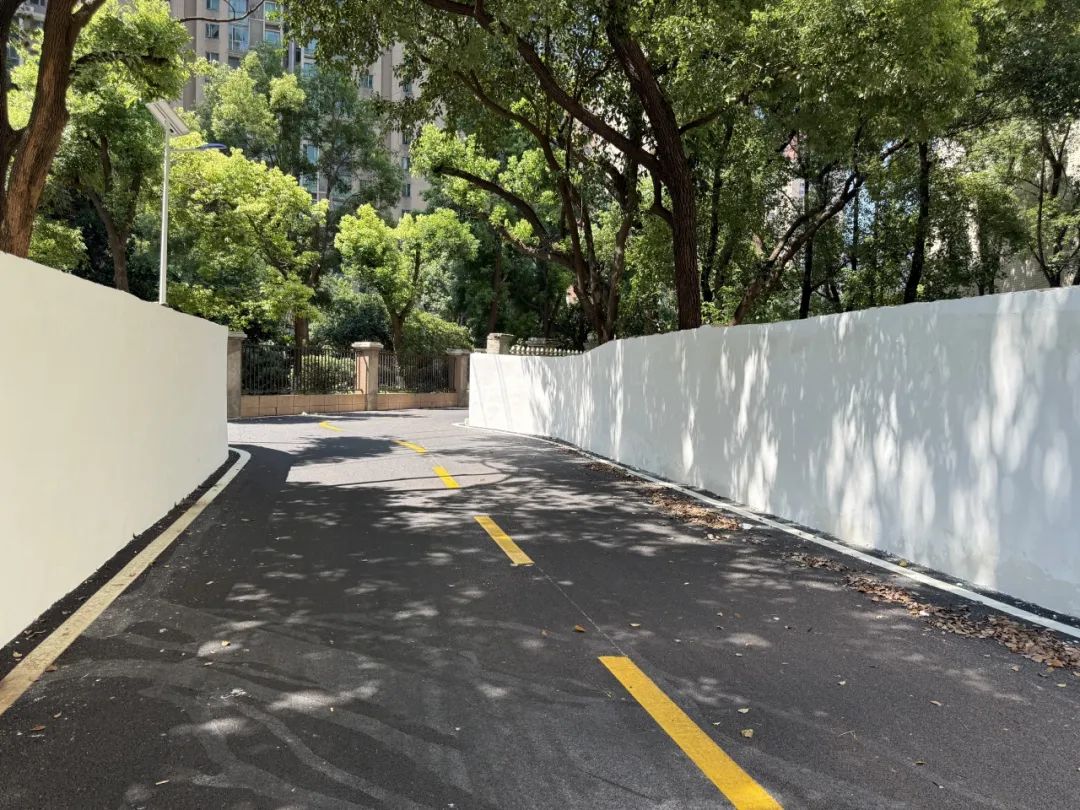 长沙树木岭保利大都汇上光路人行通道拉通，大树底下的幸福小路！