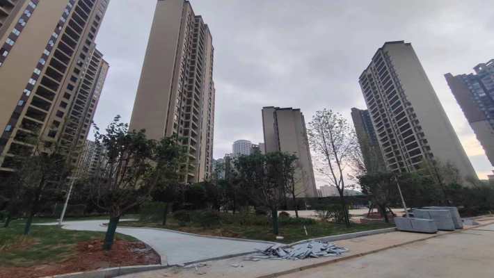 【小区测评】鹏泰天麓：市中心少有的高端住宅小区