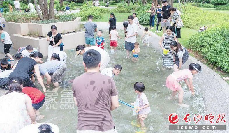 7月20日长沙龙湖春江郦城举办“夏日送清凉”活动，提升业主满意度和幸福感！