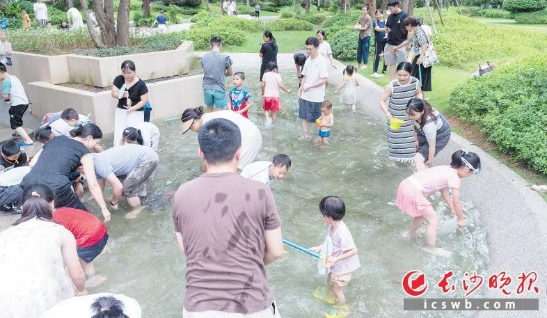 7月20日长沙龙湖春江郦城举办“夏日送清凉”活动，提升业主满意度和幸福感！
