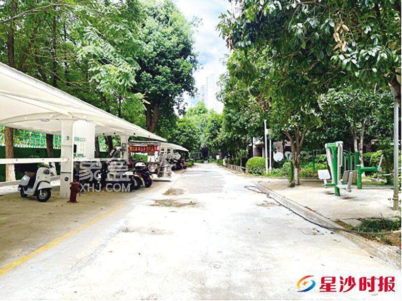 长沙县星沙汽车站楚天馨苑A栋路面沉降问题， 坑洼积水路变身平坦“民心路”！