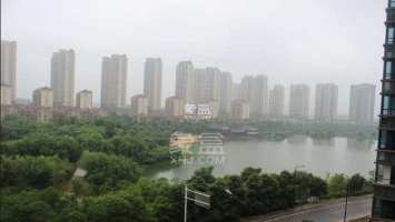 湖景名城小区测评：拥有一线栗雨湖景的综合性社区
