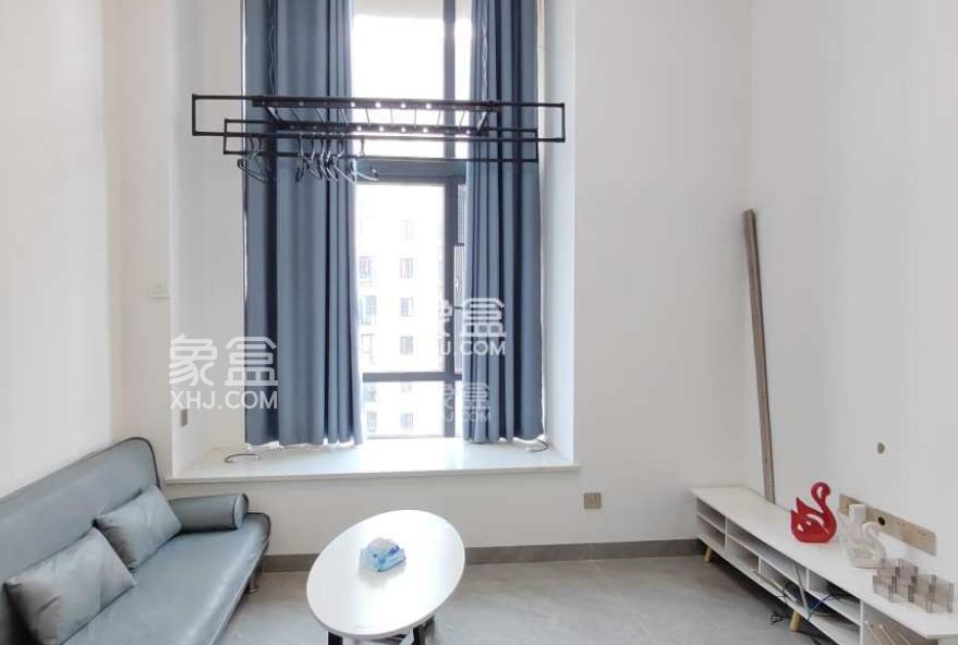 8月28日长沙特价租房：万家丽北路时尚精装loft，靠松雅湖正地铁口月租仅1300