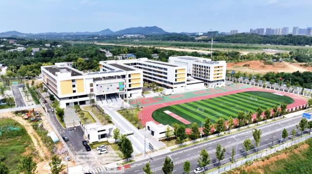 岳麓实验高铁西小学正式启用！提供1890个学位，周边现房在售！