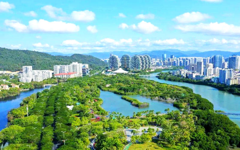 从旅游天堂到产业新城的三维跃迁