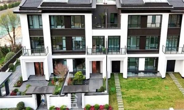 润和瑞玺台持续热销8个月，月亮岛建面180-215㎡联排别墅热销中！