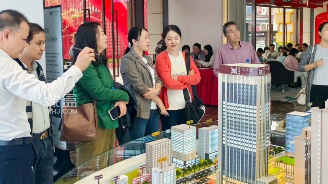 9月21日新里程状元楼营销中心已开放,东塘建面37-68㎡陪读燃气公寓热销! 9月21日新里程状元楼营销中心已开放,东塘建面37-68㎡陪读燃气公寓热销!