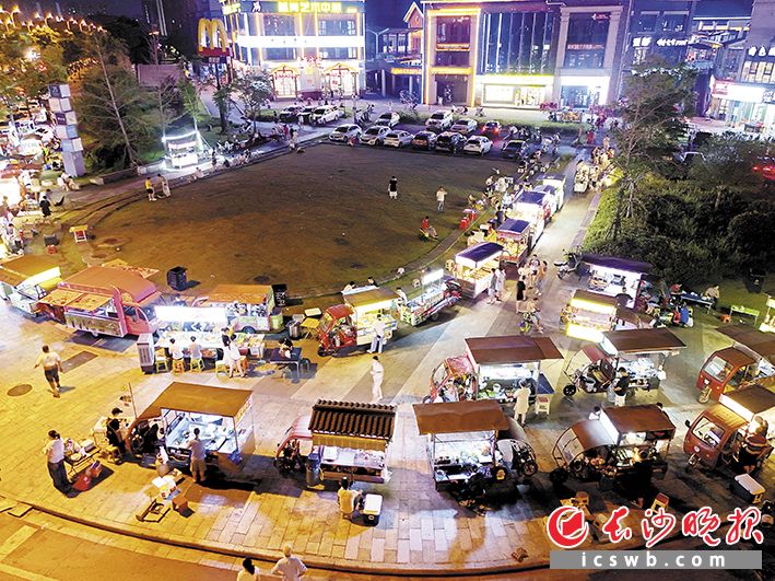 长沙雷锋大道熙庭原著流动摊贩有了“家”，小区“重生”乐居民！