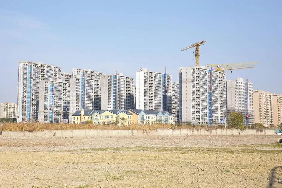 前11个月百强房企拿地总额为8478亿元，头部企业保持领先态势