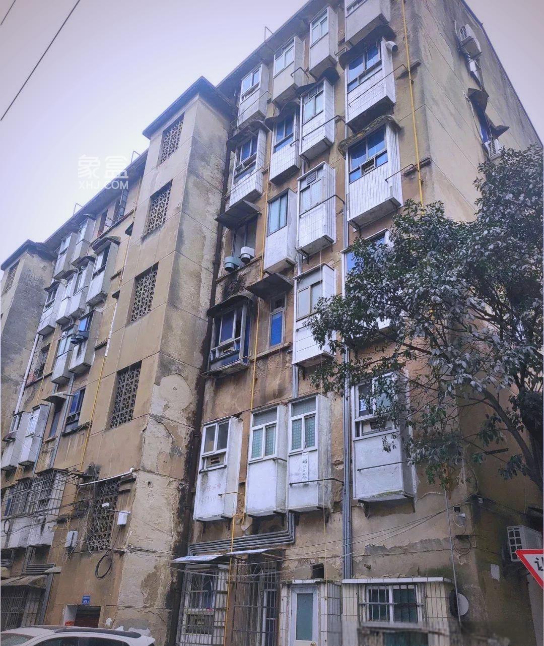 老旧房屋问题接连涌现，拆迁转改造的模式如何破解难点全面实现？