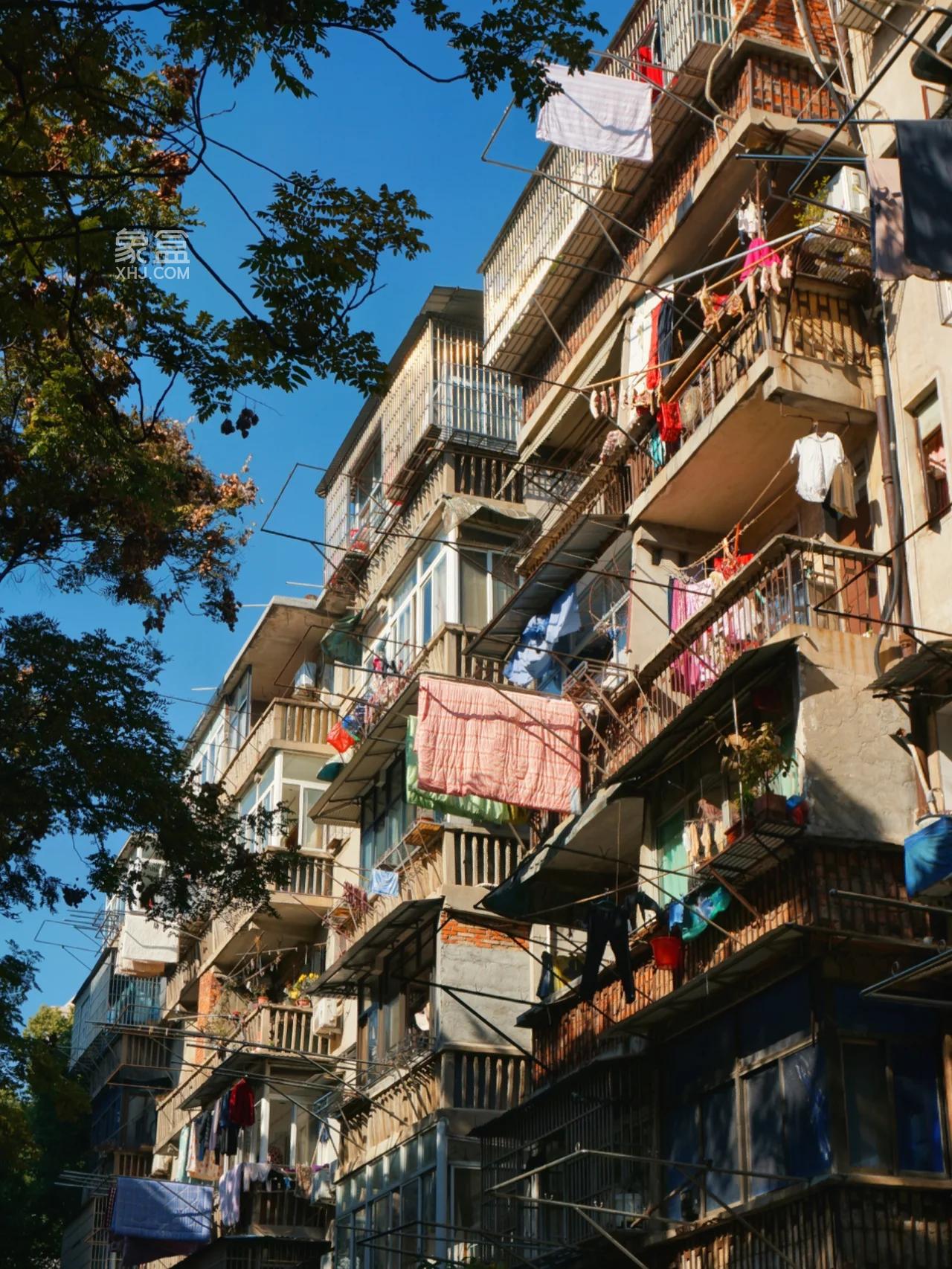 老旧房屋问题接连涌现，拆迁转改造的模式如何破解难点全面实现？