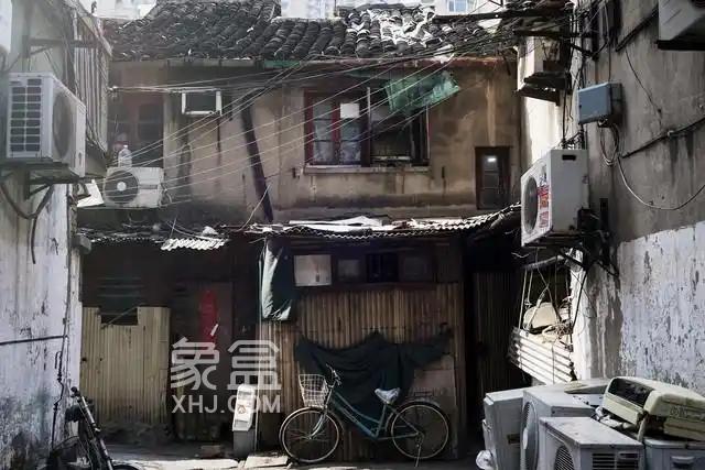 今年1-11月份，全国新开工改造城镇老旧小区2.58万个，旧改成主流