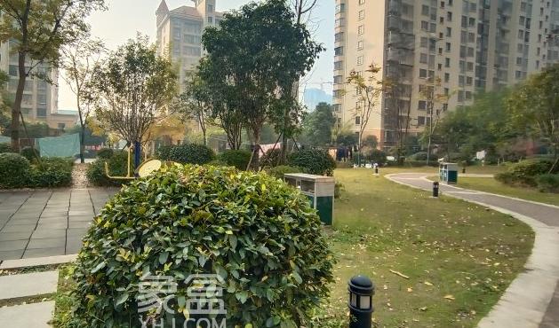 龙盛华府小区测评：高绿化低容积，生活舒适之选