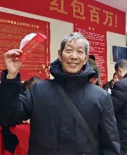 12月29日长沙芙蓉区政府新世纪家园66万分红到位，居民乐开花！