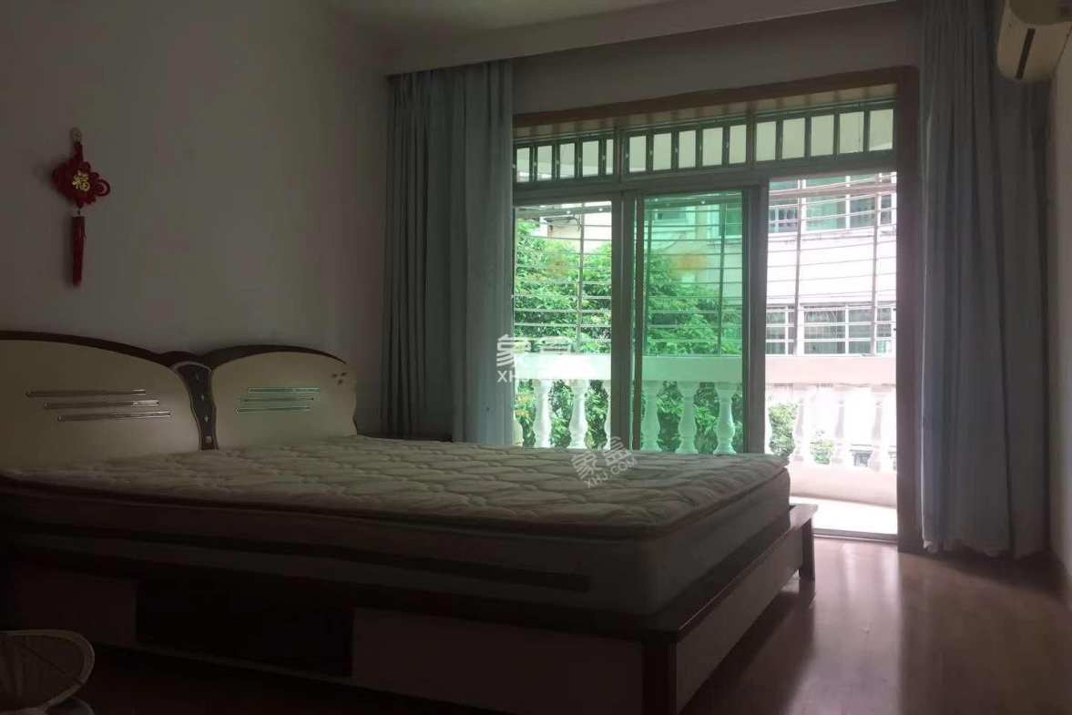 城市绿洲花园  1室1厅1卫    1300.0元/月 城市绿洲花园  1室1厅1卫    1300.0元/月室内图