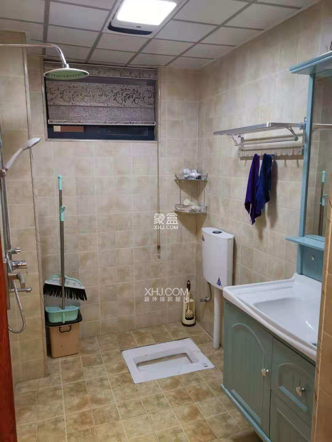 鸿大第六区 2室2厅1卫 2200.0元/月 鸿大第六区 2室2厅1卫 2200.0元/月室内图