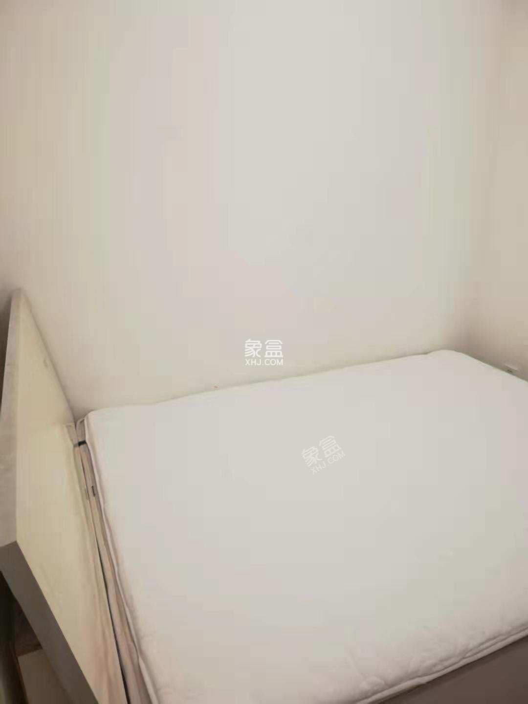 左右小区  1室1厅1卫    1400.0元/月 左右小区  1室1厅1卫    1400.0元/月室内图