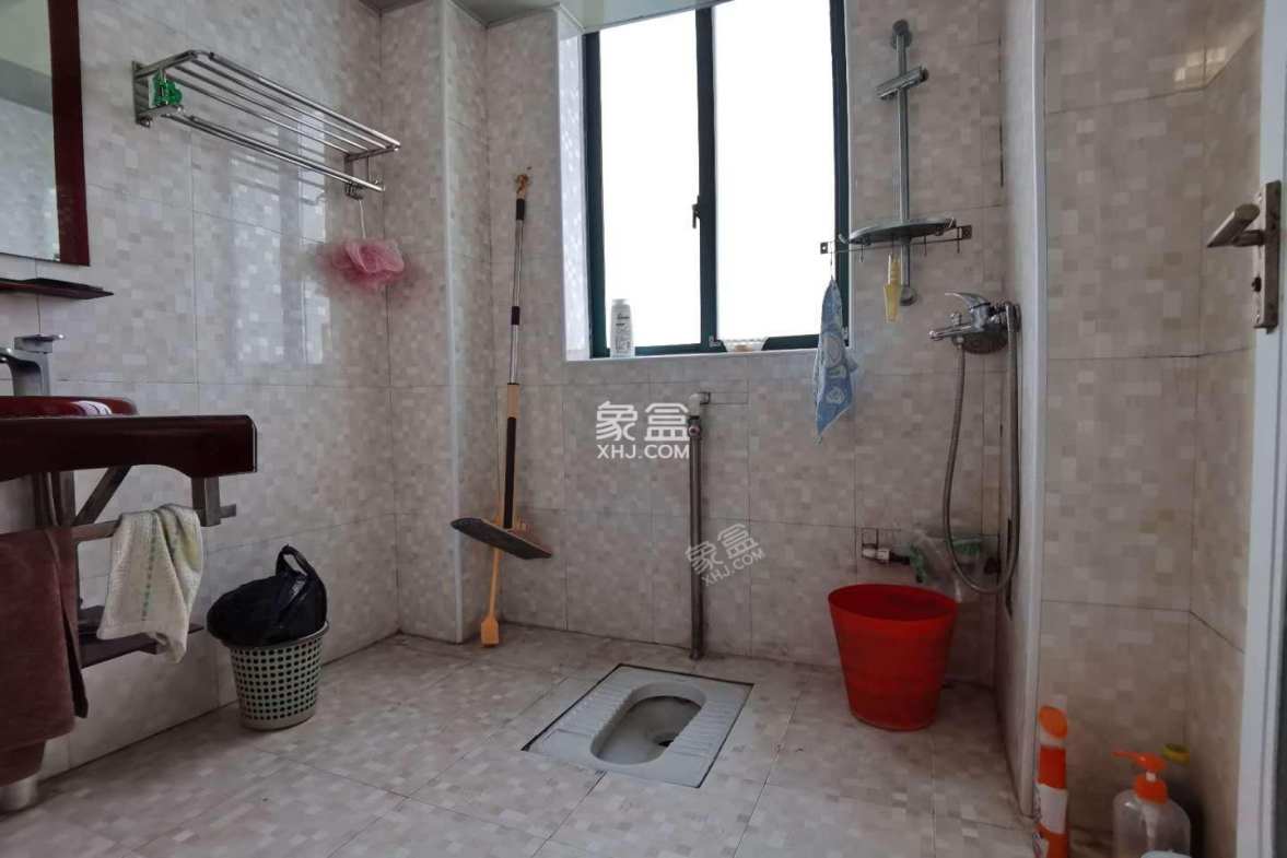 桃花里  1室1厅1卫    39.8万 桃花里  1室1厅1卫    39.8万客厅